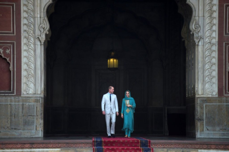 Prince William and his wife Kate explored Lahore's famous Badshahi Mosque -- one of the world's largest