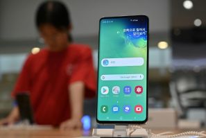Samsung's spokesperson in Seoul said the company will soon roll out a fix for its top-end S10 smartphone