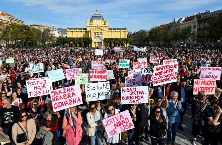 Women's rights groups had called for protests under the banner of #pravdazadjevojcice ("Justice for Girls" in Croatian)