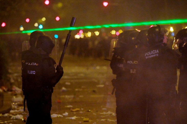 Laser pointers have been used to dazzle police in the Catalan protests -- a tactic copied from Hong Kong