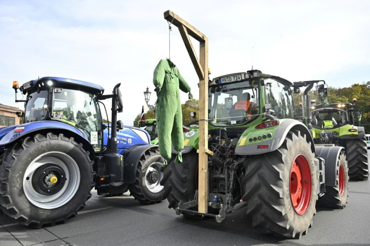 Convoys of tractors held up traffic in Berlin