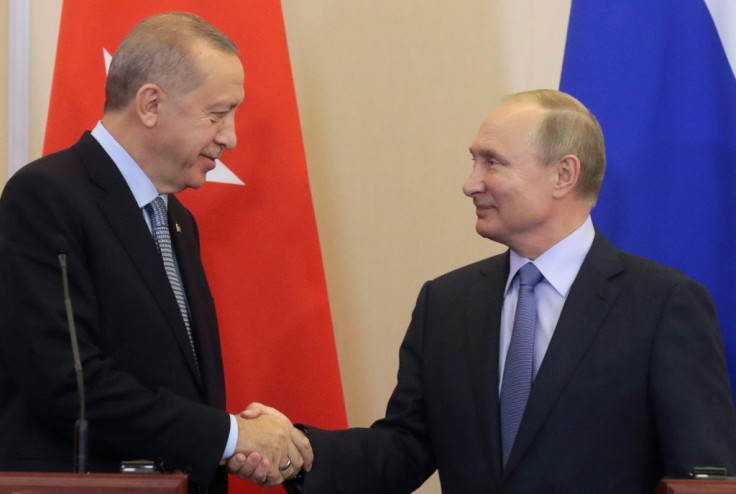 Turkish President Recep Tayyip Erdogan (l) and Russia's Vladimir Putin held talks in the Black sea resort of Sochi