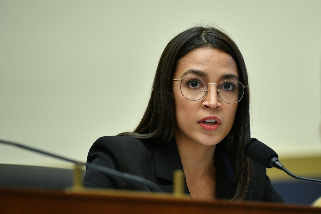 Alexandria Ocasio-Cortez Looking For People To Play ‘Among Us’ With ...