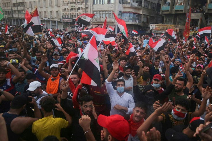 Iraqi protesters gather during an anti-government demonstration in the Iraqi capital Baghdad on October 25, 2019.More than a dozen demonstrators died in renewed rallies across Iraq's capital and the south today, with the first reported use of live rounds 