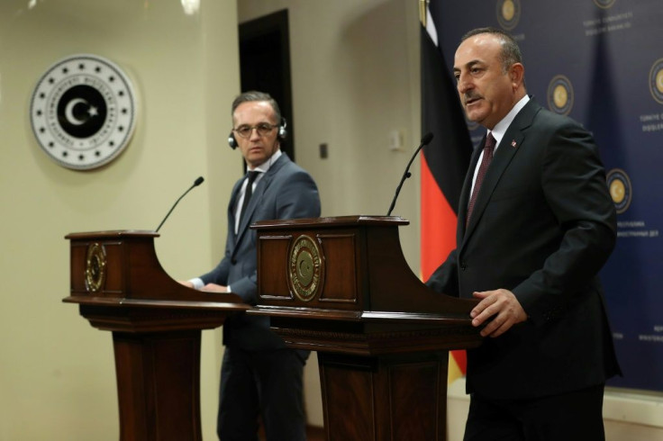 Turkish Foreign Affairs Minister Mevlut Cavusoglu (R) and his German counterpart Heiko Maas give a joint press conference after their meeting