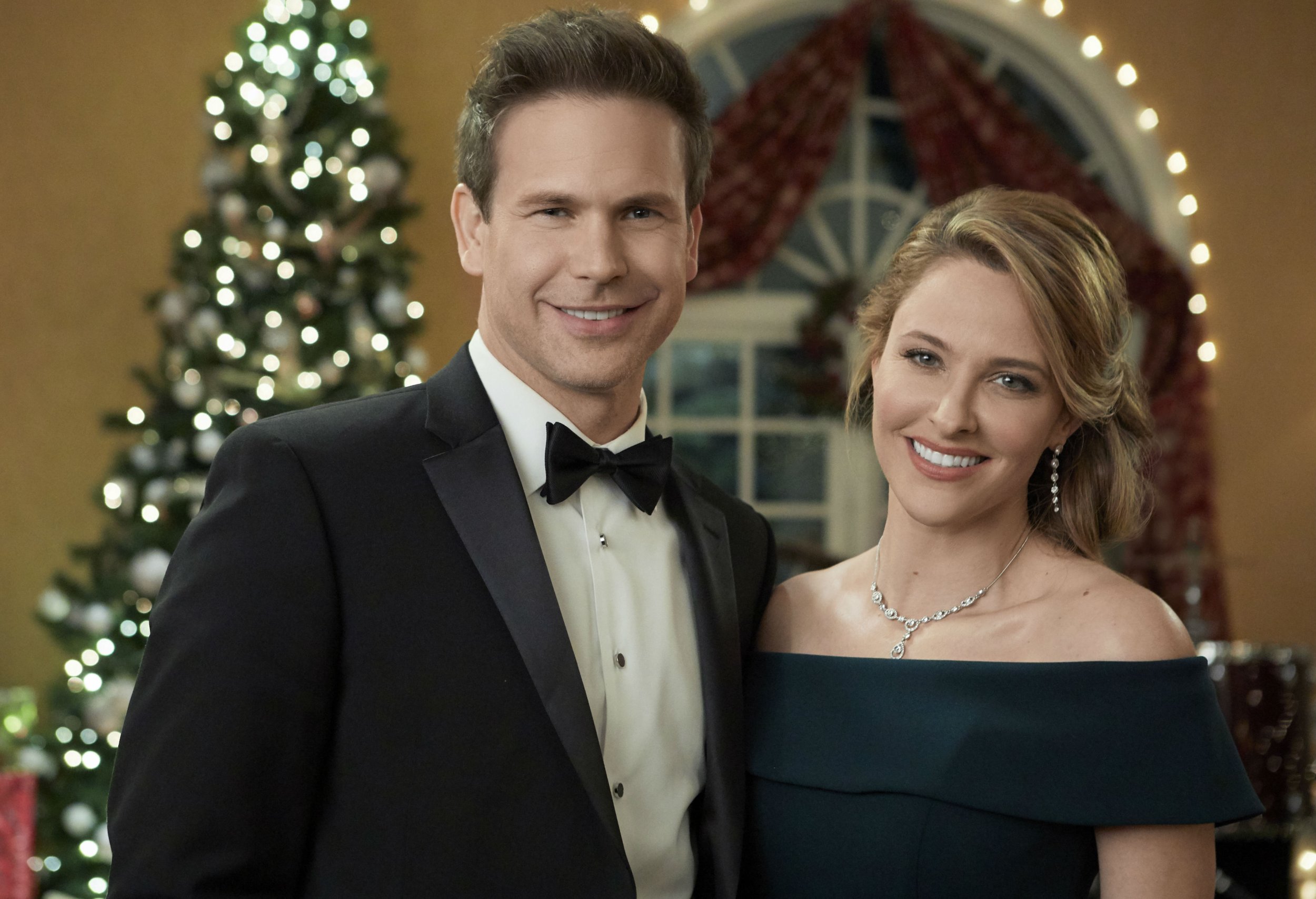 ‘Christmas Wishes & Mistletoe Kisses’ Hallmark Movie Premiere Cast