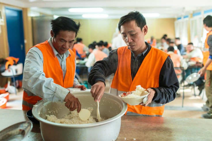 A chef prepares special meals for Vietnamese workers in Bucharest