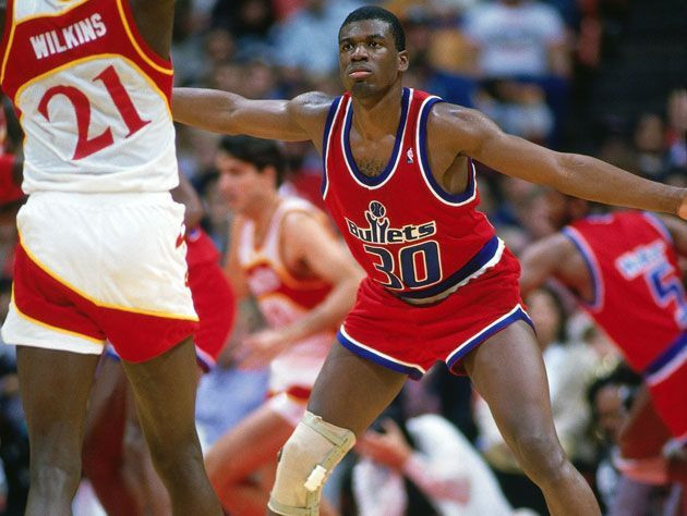 Bernard King guards Dominique Wilkins