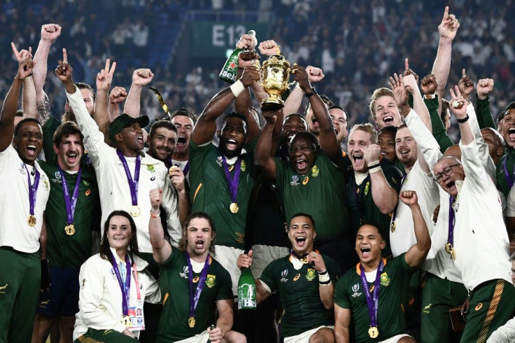 Kolisi and South Africa's President Cyril Ramaphosa lift the Webb Ellis Cup