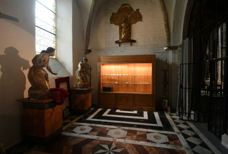 The treasures had been kept in two chapels, behind a steel grid whose bars were sawn through