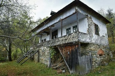 Paraiesti is something of a ghost village where nearly one house out of every two stands empty