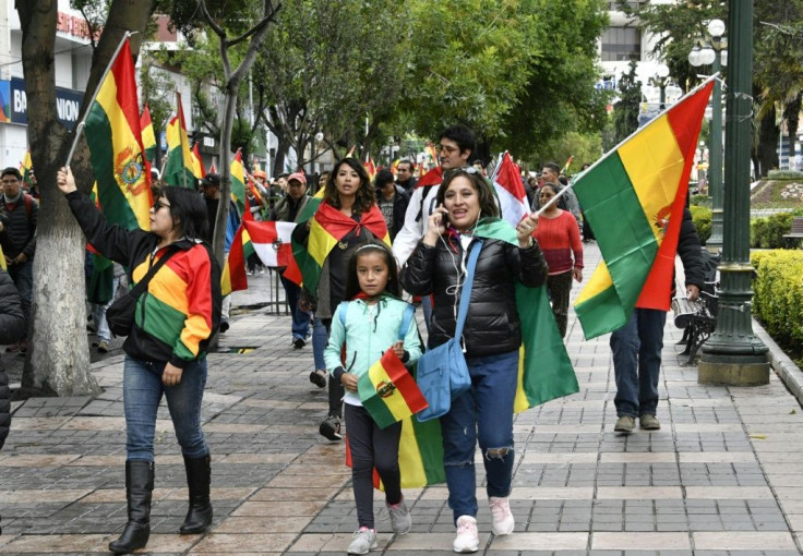 People take to the streets of La Paz to celebrate the resignation of Bolivian President Evo Morales on November 10, 2019