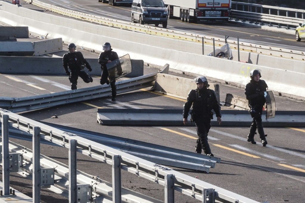 Catalan Separatists Cleared From Spain-France Motorway | IBTimes