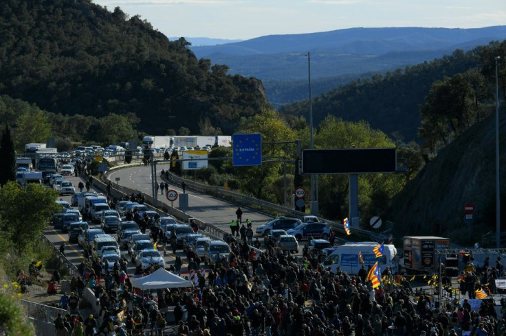 The busy cross-border motorway linking Spain and France suffered intermittent blockages for more than 48 hours