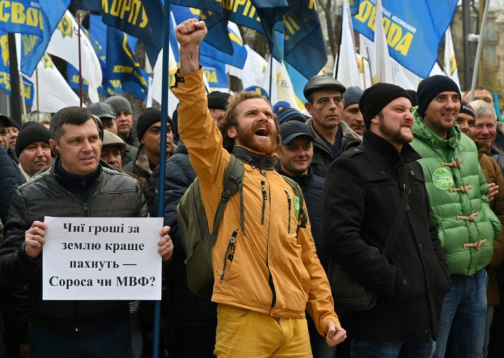 Ukrainian farmers and activists gathered outside parliament in Kiev to protest at the land sale reform