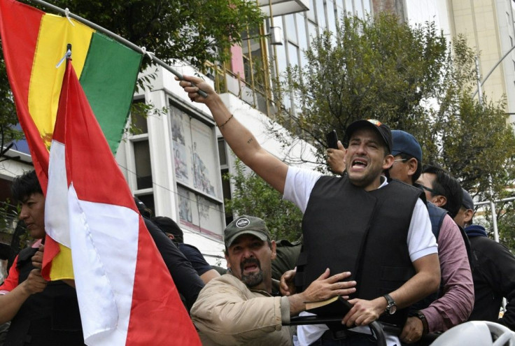 Luis Fernando Camacho laid down a Bible in the presidential palace