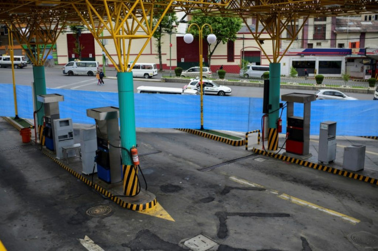 Many gas stations in La Paz remain closed due to a lack of supplies