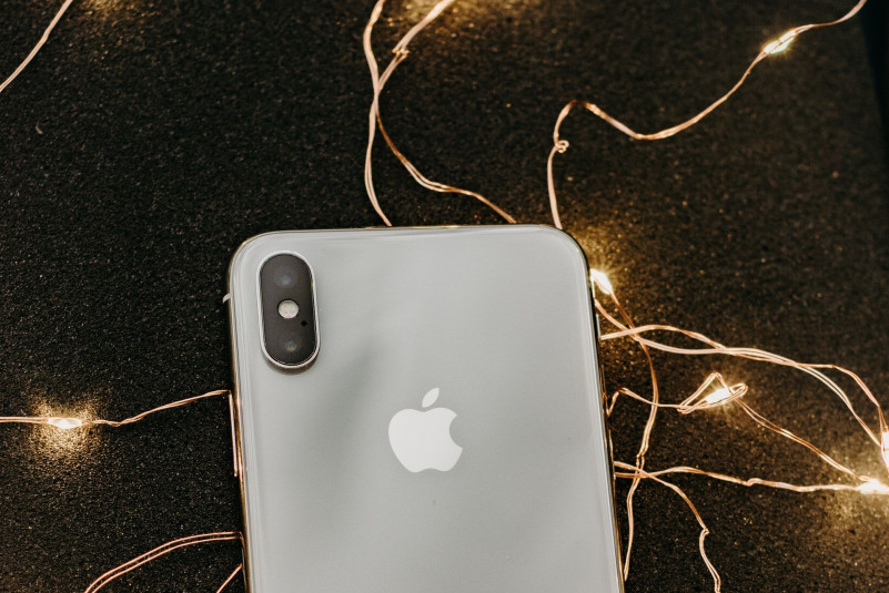 silver-iphone-x-lying-on-pre-lit-string-lights-1647976 (1)