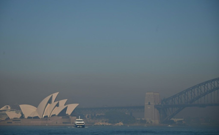 Smoke from bushfires blanket Sydney