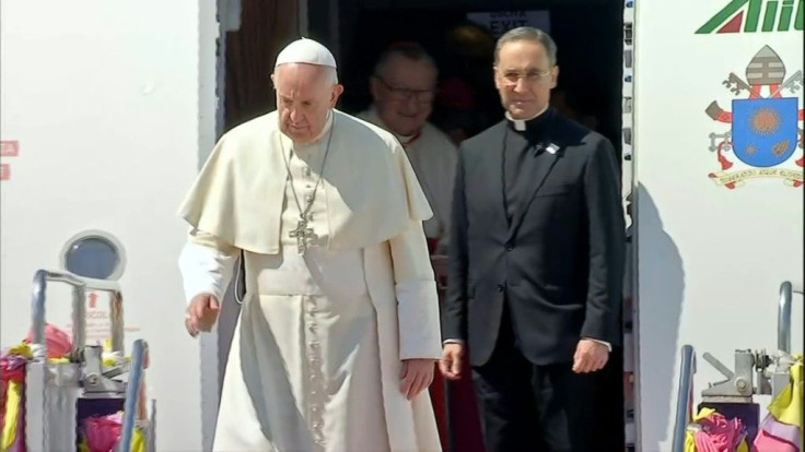 Pope lands in Thailand, start of two-country Asian tour