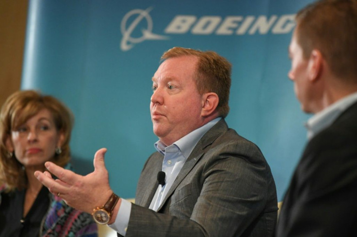 CEO of Boeing Commerical Airplanes Stan Deal (C) said the company was 'grateful to the trust' from Emirates Airline