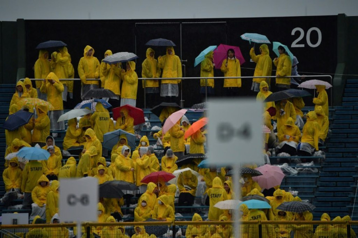 People waited in the rain for Pope Francis