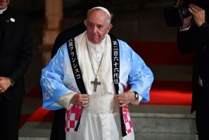 Pope Francis tries on a Japanese souvenir shirt