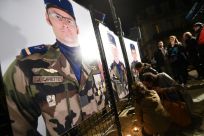 Army veterans, serving officers, officials and citizens gathered Tuesday evening in Pau to pay tribute to the killed soldiers