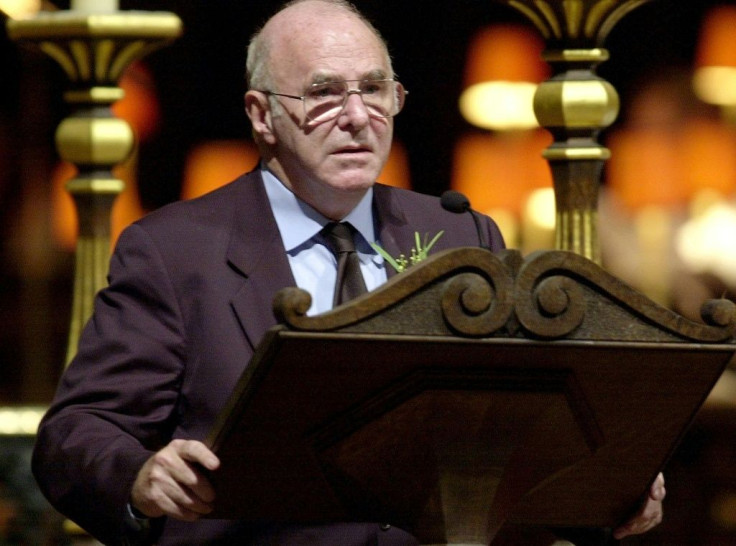 Australian broadcaster, writer and poet Clive James has died aged 80 after a long battle with leukaemia