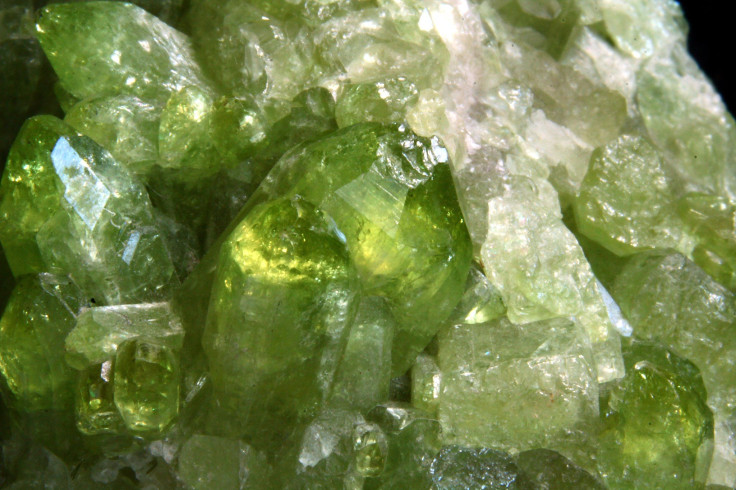 Wezuwian_(Idokraz)_-_Jeffrey_Mine,_Asbestos_Kanada