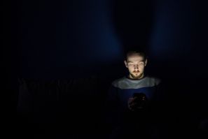 using smartphone at night could raise blood sugar levels