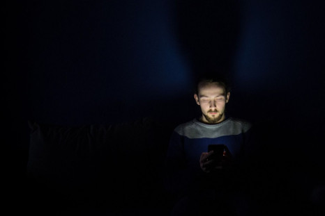 using smartphone at night could raise blood sugar levels