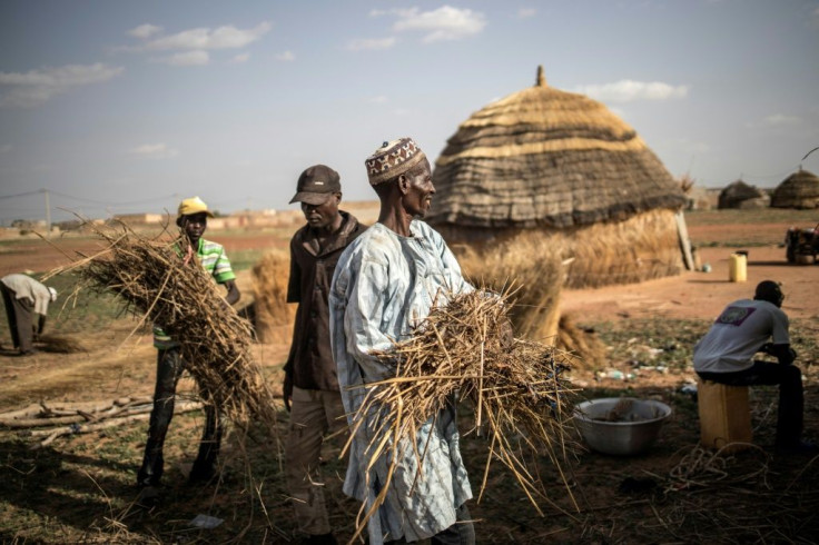 Men rebuild a hut at a camp in Dosso. The nomadic lifestyle is highly vulnerable to climate change, especially altered rainfall patterns