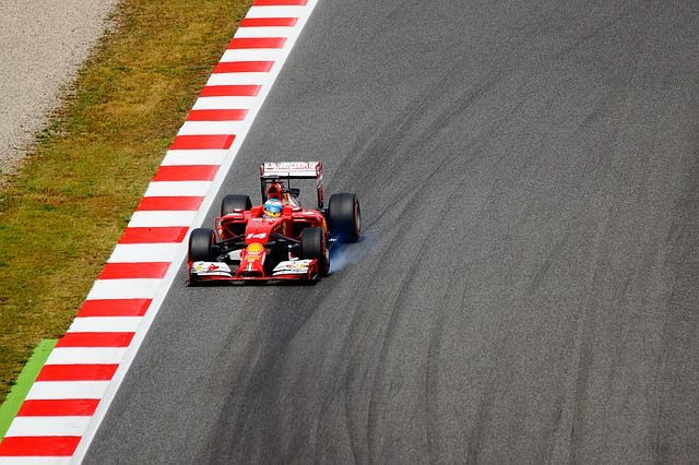 car-racing-1404041_640 (1)