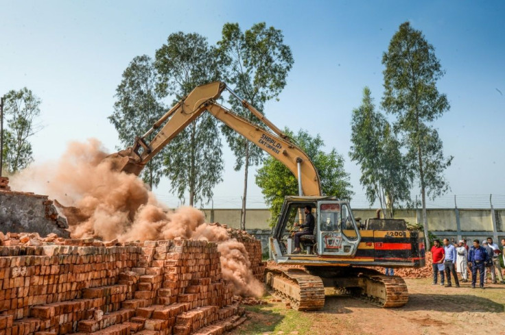 Almost half of the 7,000 kilns across the country are illegal, according to a national brickfield owners association