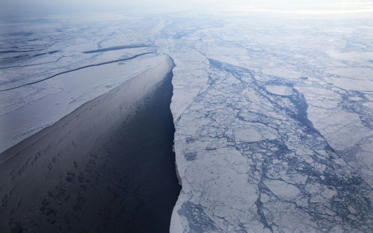 La banquise au nord-ouest de la cÃ´te du Groenland, photographiÃ©e depuis un avion de la Nasa le 30 mars 2017 dans le cadre de l'opÃ©ration IceBridge