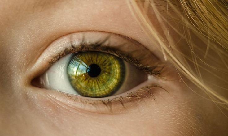 eye cancer retinoblastoma clue found in photo