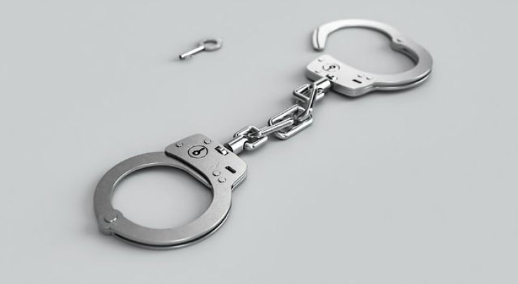 handcuffs-3655288_640