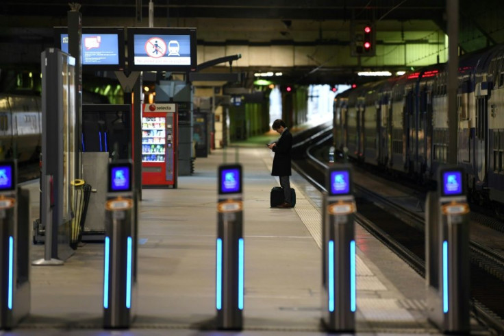 Paris public transport remains largely at a standstill
