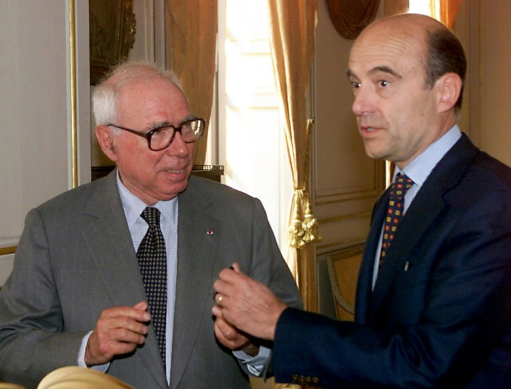 Felix Rohatyn (L), then the US ambassador to France, is seen meeting then-mayor of Bordeaux, Alain Juppe, on March 13, 2000