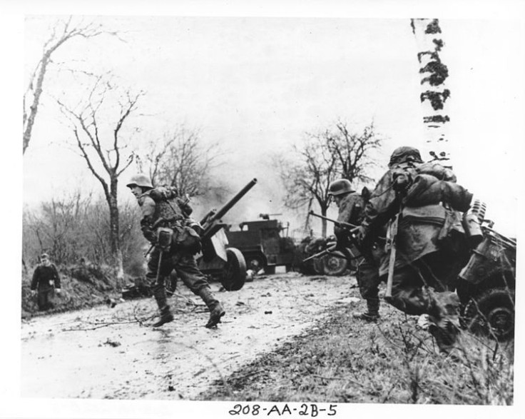 German_troops_at_Battle_of_the_Bulge,_16_December_1944