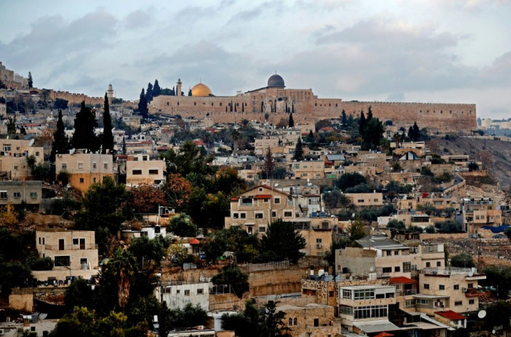 Israel has approved a plan to build a cable car to ferry visitors from western Jerusalem to near the Western Wall