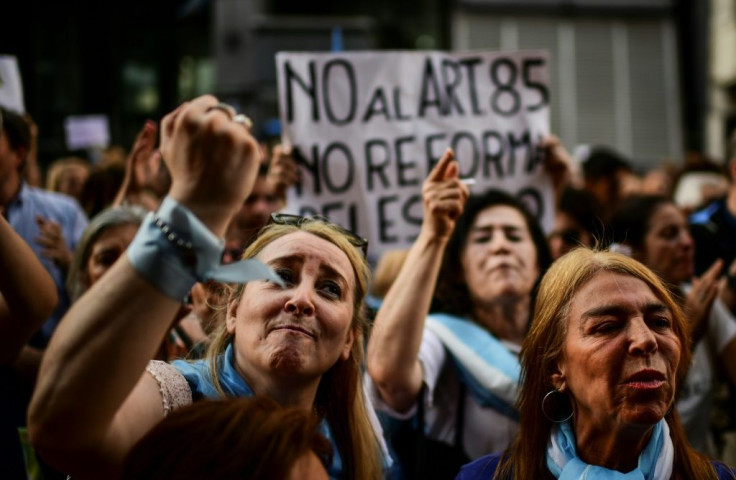 Protests over the Argentinian government's economic reform plan broke out in the capital Buenos Aires last week