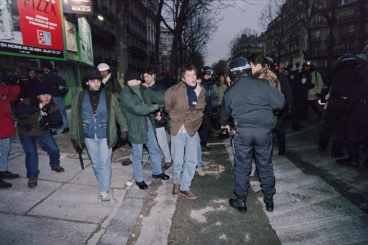 Police make an arrest in a 1995 Paris demonstration during the national strike movement against cuts to welfare and pensions systems