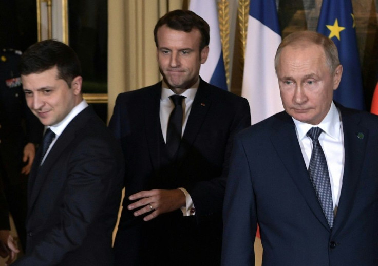The Ukrainian and Russia leaders were at a meeting in Paris this month with French President Emmanuel Macron (C)