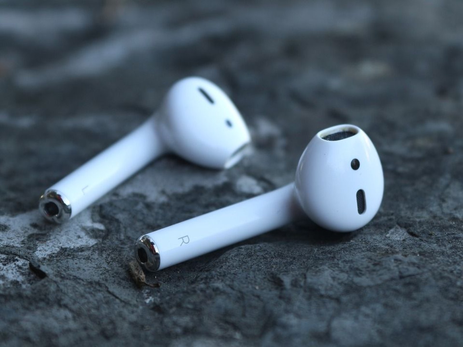 Repairman Put Glare Apple's Replacement AirPods Have Pairing Issues Due To Unreleased Firmware