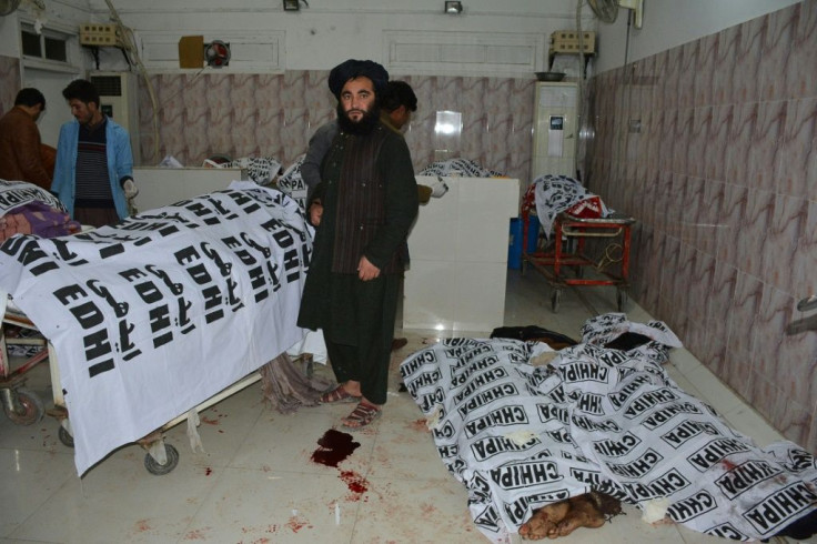 Paramedics gather around the bodies of blast victims at a hospital in Quetta following an explosion at a mosque