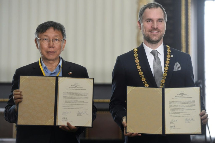 Mayor of Prague Zdenek Hrib (right) and his Taipei counterpart Ko Wen-je after they signed a twinning agreement in the Czech capital
