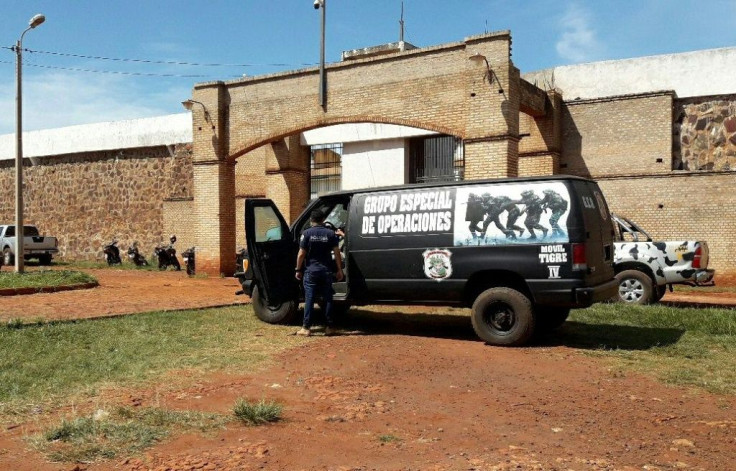 Handout picture released by Paraguay's ABC TV showing armed forces taking position following the escape of 76 inmates from the prison in Pedro Juan Caballero, 500 kilometers northeast of Asuncion