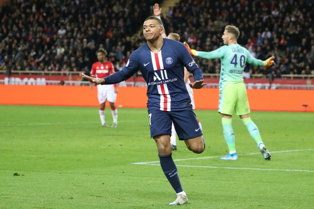 Kylian Mbappe exchanges his record-breaking Paris Saint-Germain